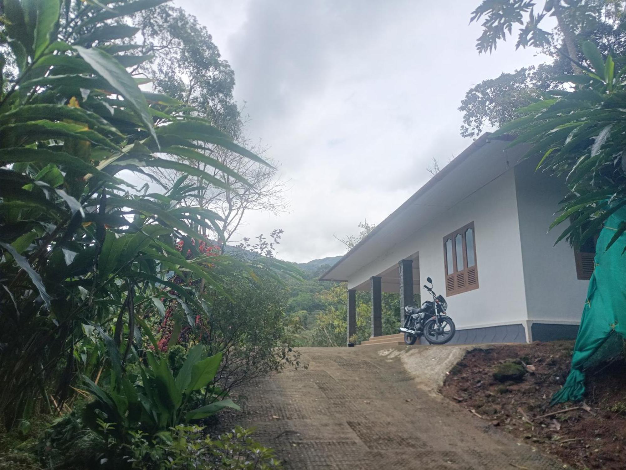 Anivilla Holiday Home Kunjithanny Anachal Exteriör bild